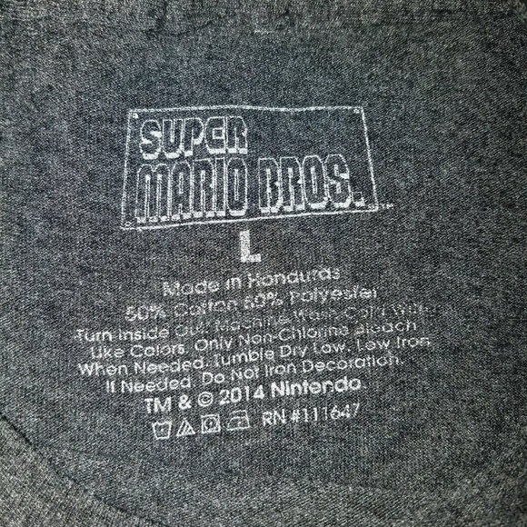 Super Mario Bros Tshirt - Picture 4 of 4